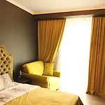 Lux In Center Апартаменти *