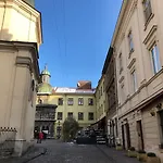 Lux In Center Апартаменти