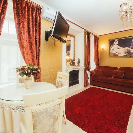 Lux In Center Daire Lviv