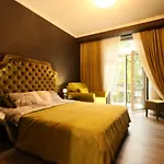 Lux In City Center Apartment